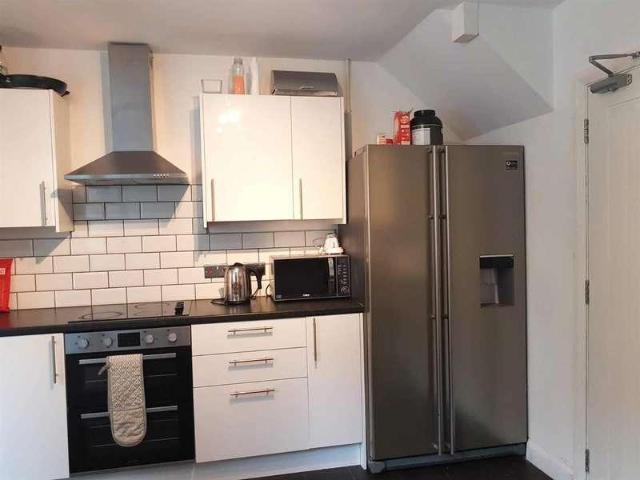 5 bed house for sale