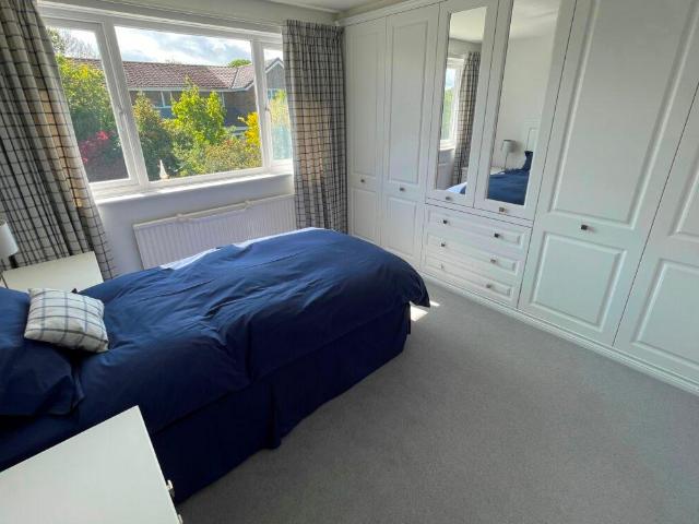 5 bed house for sale