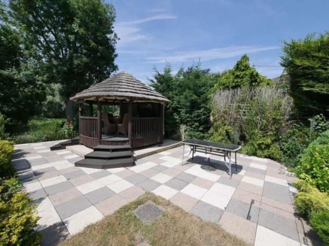 5 bed house for sale