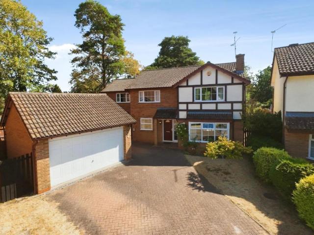 5 bed house for sale