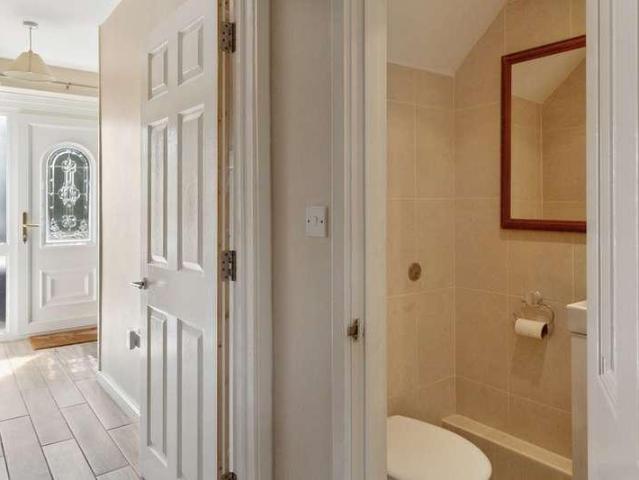 5 bed house for sale