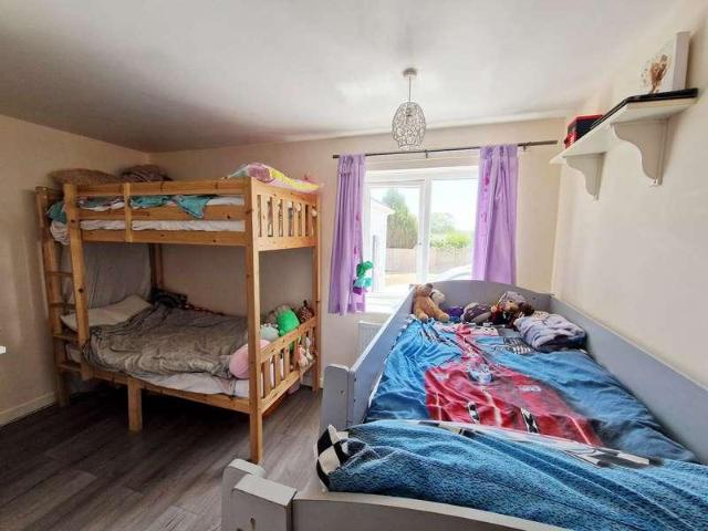 5 bed house for sale