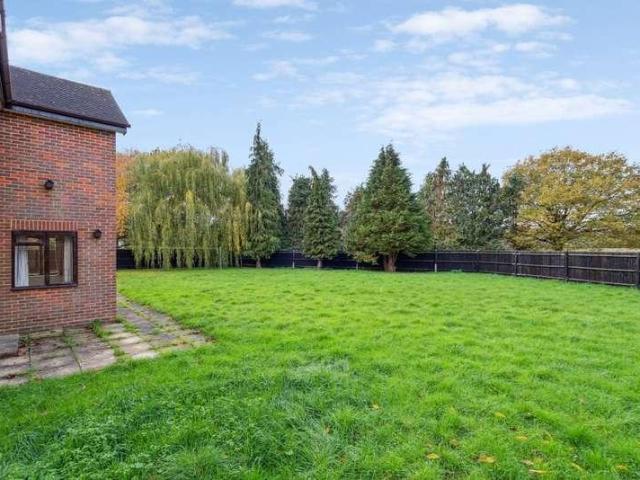 5 bed house for sale