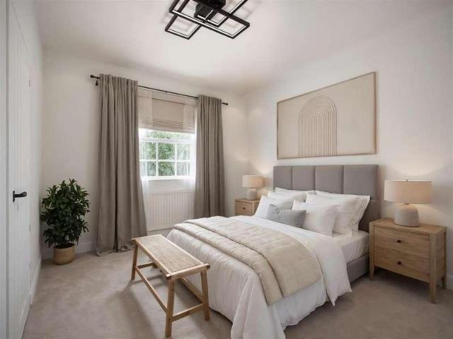 5 bed house for sale