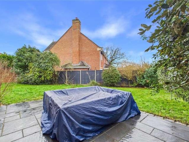 5 bed house for sale