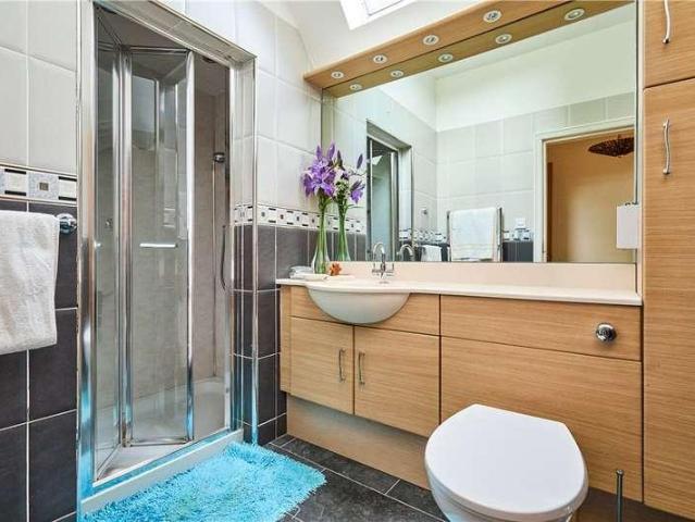 5 bed house for sale