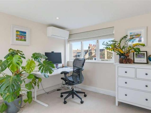 5 bed house for sale