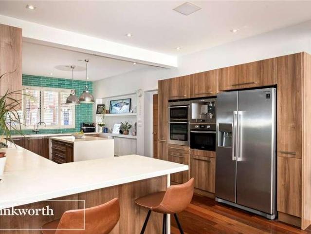 5 bed house for sale
