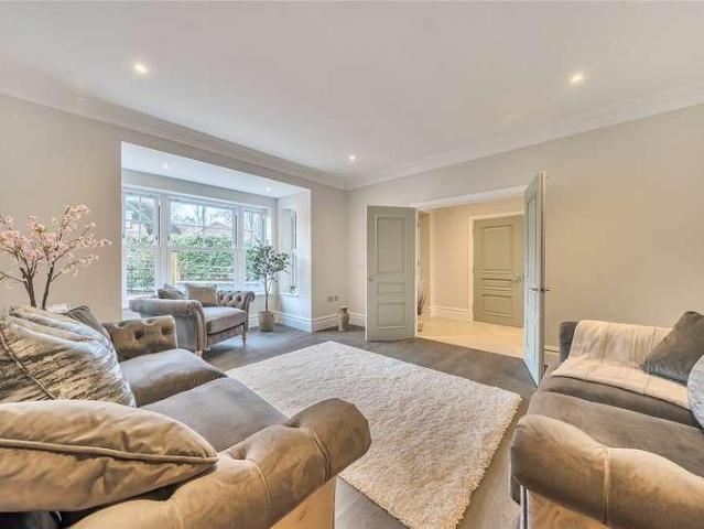 5 bed house for sale