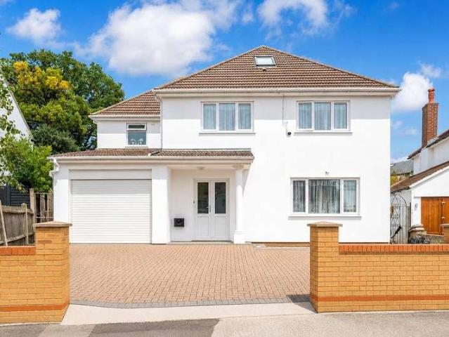 5 bed house for sale