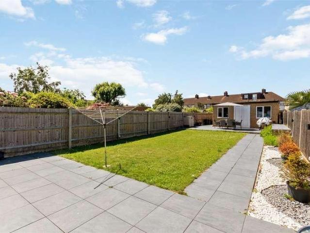 5 bed house for sale