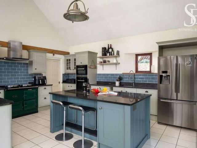5 bed house for sale