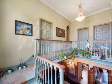 5 bed house for sale
