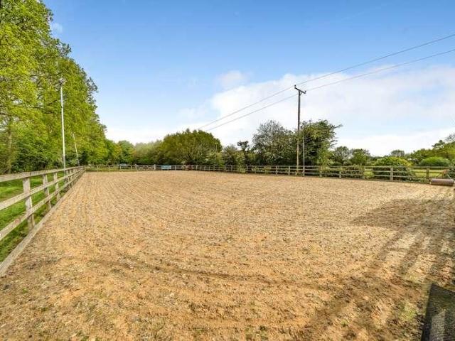 5 bed house for sale