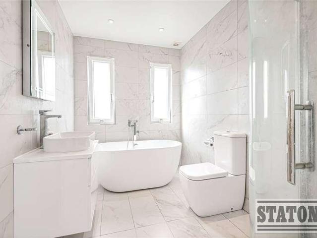 5 bed house for sale