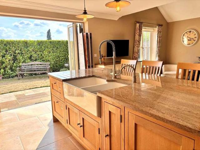 5 bed house for sale