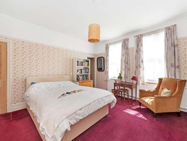5 bed house for sale