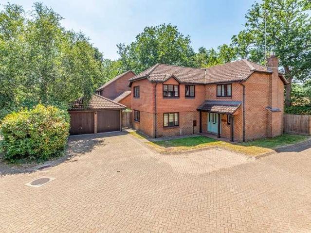 5 bed house for sale