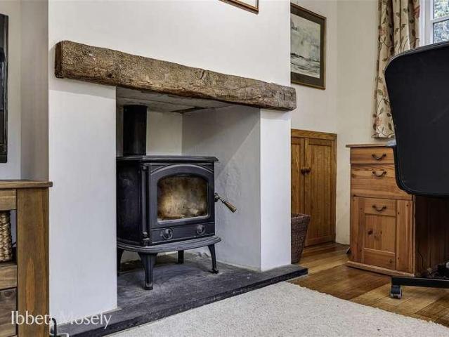 5 bed house for sale