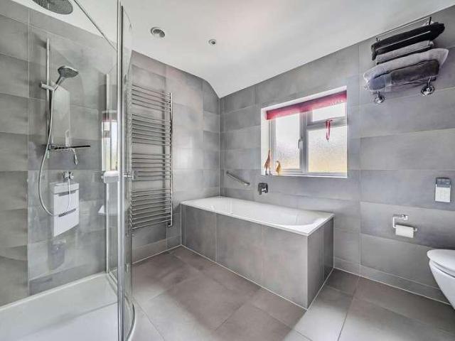 5 bed house for sale