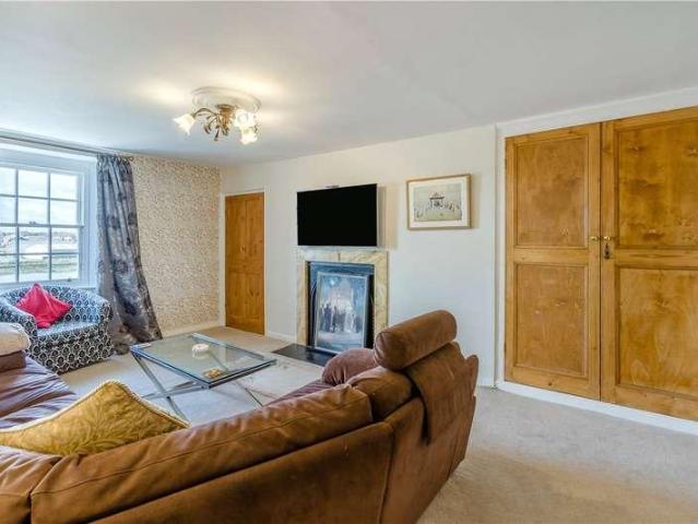 6 bed house for sale