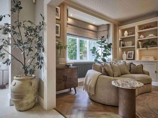 5 bed house for sale