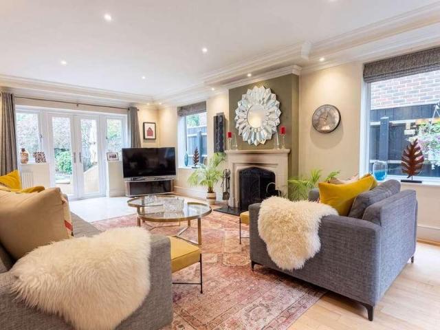 5 bed house for sale