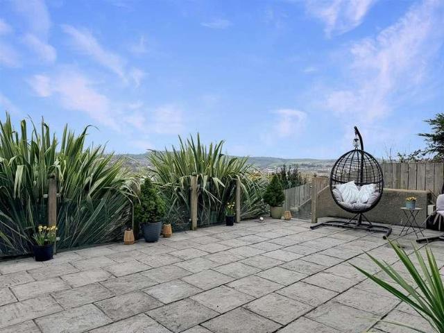 5 bed house for sale