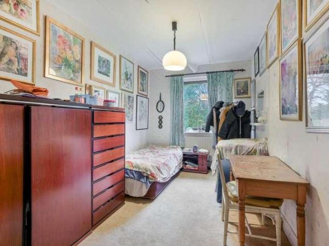 5 bed house for sale