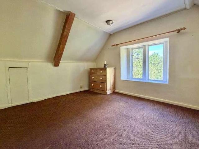 5 bed house for sale