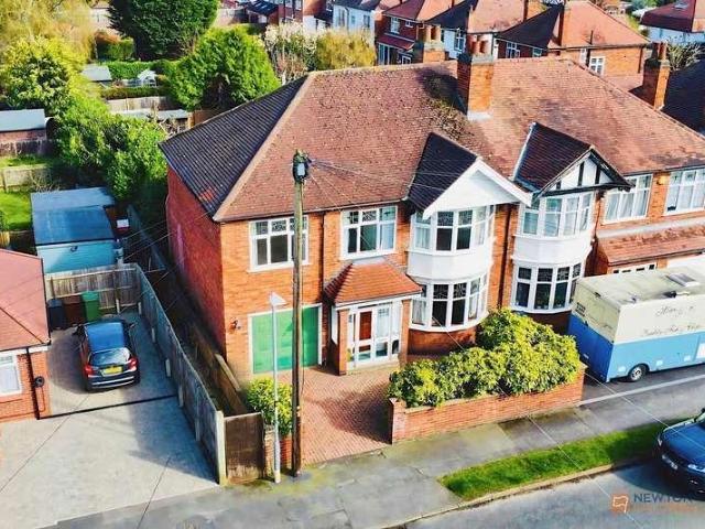 5 bed house for sale