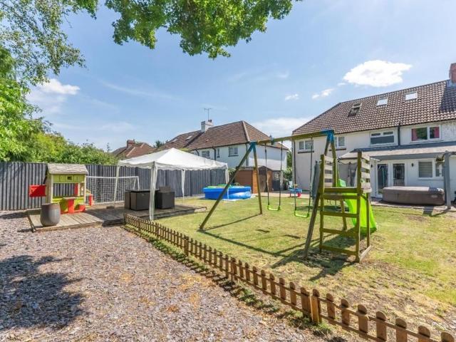 5 bed house for sale