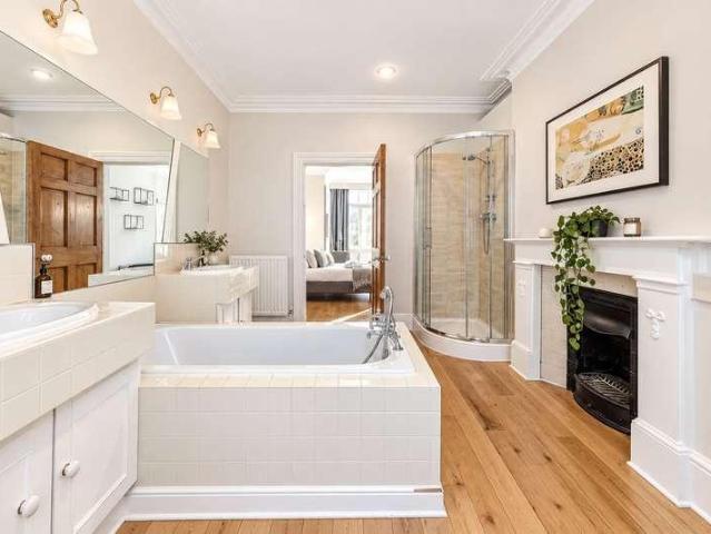 5 bed house for sale
