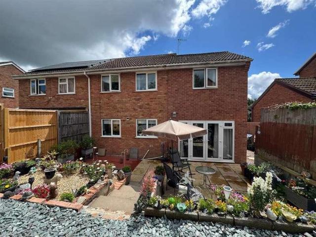 5 bed house for sale