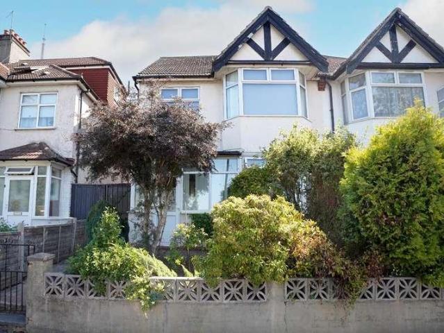 5 bed house for sale