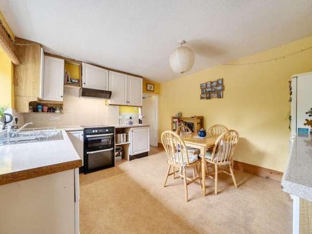 5 bed house for sale