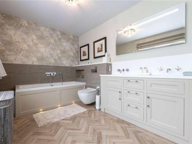 5 bed house for sale
