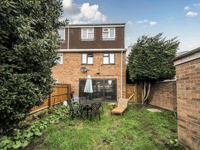 5 bed house for sale
