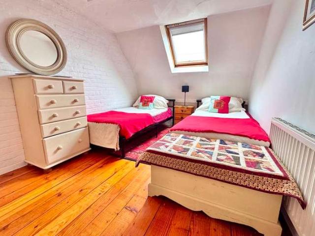 5 bed house for sale