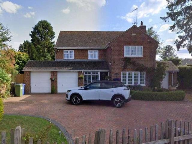 5 bed house for sale
