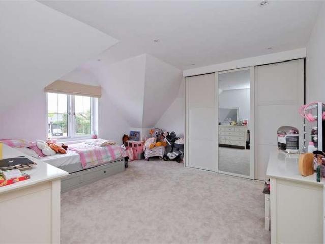 5 bed house for sale