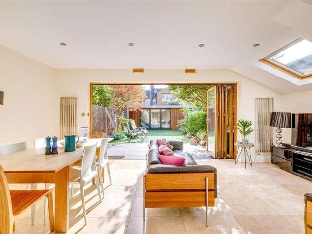 5 bed house for sale