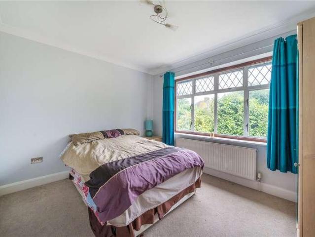 5 bed house for sale