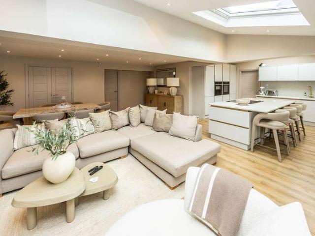 5 bed house for sale