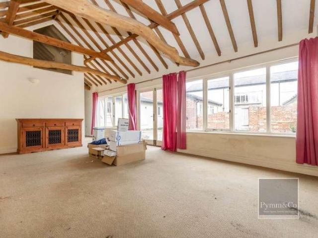 5 bed house for sale