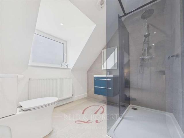 5 bed house for sale