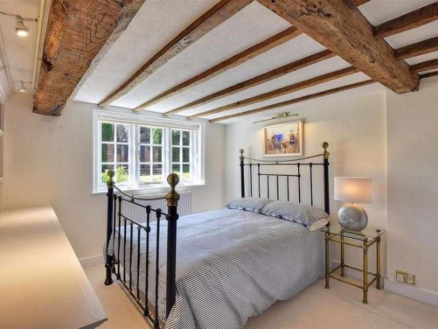 5 bed house for sale