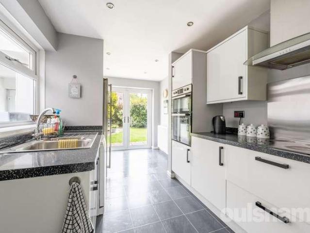5 bed house for sale
