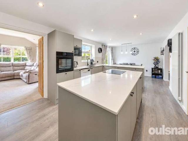 5 bed house for sale