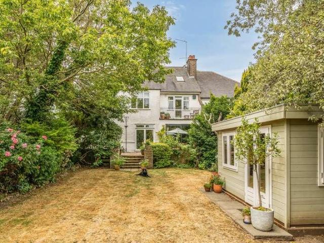 5 bed house for sale